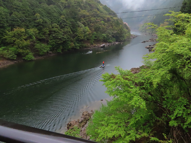 上流へ向かう河野正彦