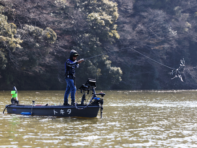 FFSを使いアンブレラ系を投げる優勝の峯村祐貴