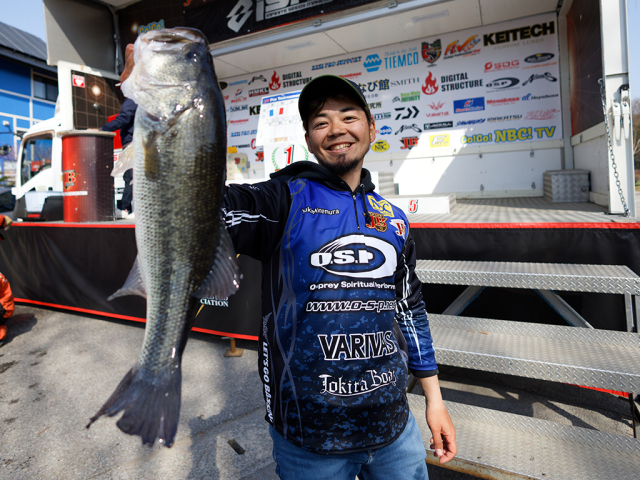 峯村祐貴 2,306g	1匹 初日トップ