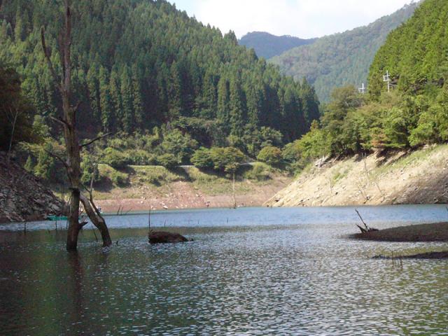 【写真クリックで前の画面に戻ります】　2005-10-09兵庫県生野銀山湖 