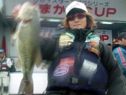 2003-03-16 13:05:45+09/15位 W54 渡辺新吾 2,636g 2匹