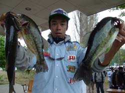 2003-10-11 14:12:27+09/5位 河口A(118) 近松卓二 1,932g 3匹