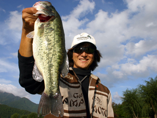 2005-10-21 15:05:54+09/11位 W44 渡辺新吾 1,410g 2匹