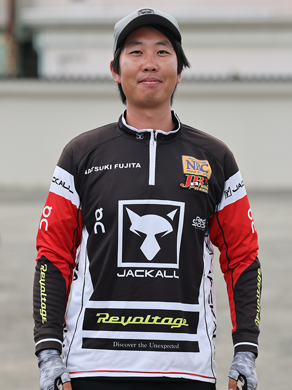 16 藤田夏輝