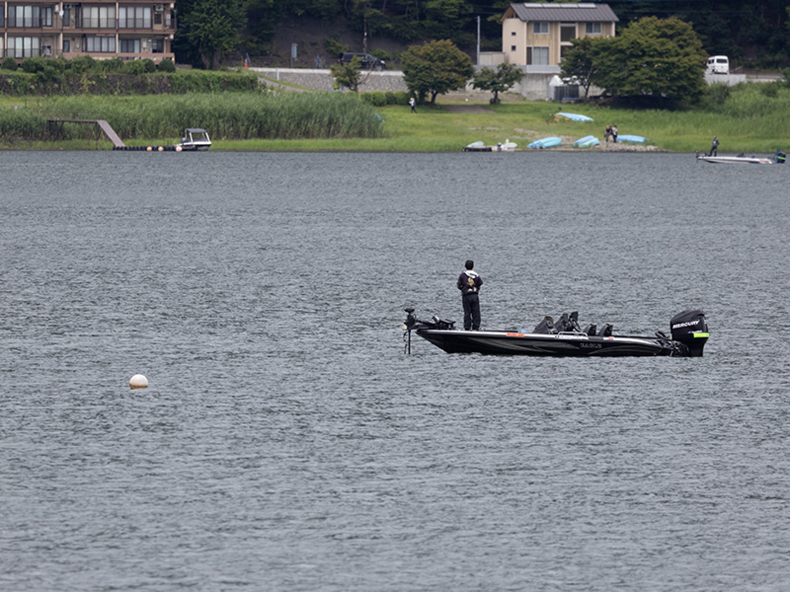 貸し切りポイントに浮く林直樹