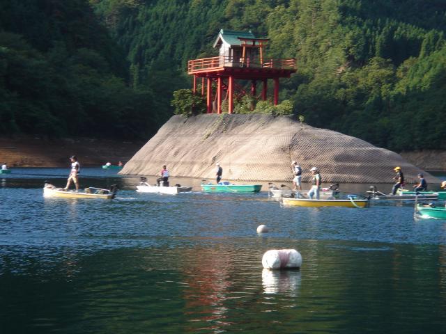【写真クリックで前の画面に戻ります】　2006-09-03 00:00:00+09兵庫県生野銀山湖 